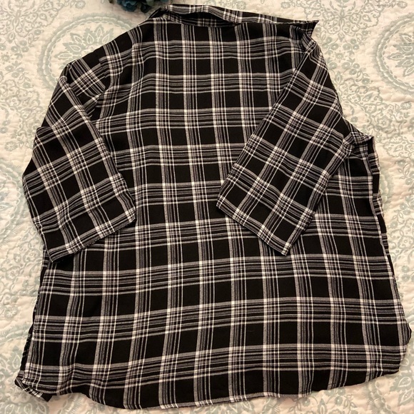 [XL] Black Plaid - Picture 3 of 3